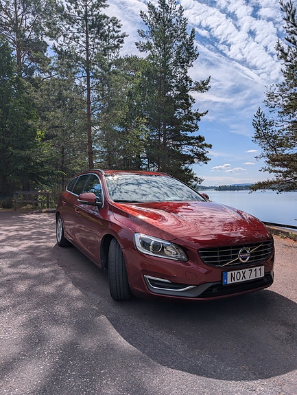 Volvo V60 2 of 5