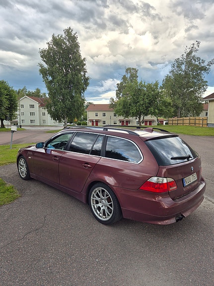 BMW 525i 3 of 5