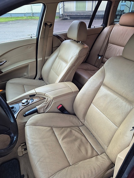 BMW 525i 6 of 8