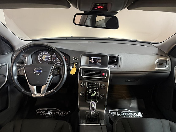 Volvo V60 11 of 15