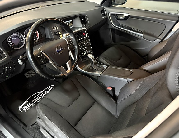 Volvo V60 10 of 15