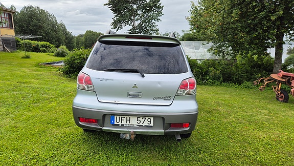 Mitsubishi Outlander 2 of 5