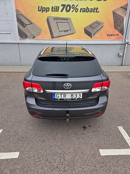 Toyota Avensis 8 of 16