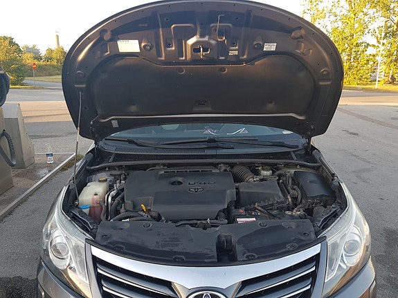 Toyota Avensis 10 of 16