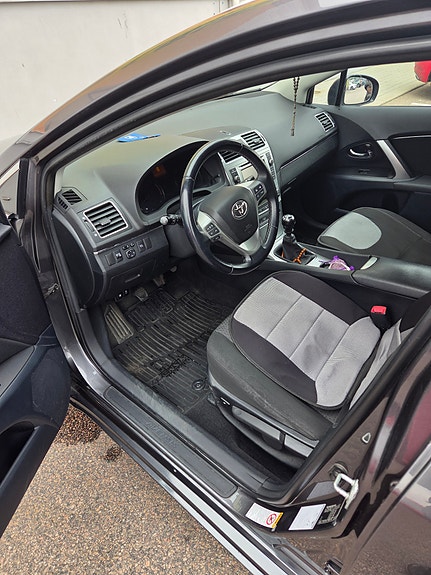Toyota Avensis 7 of 16