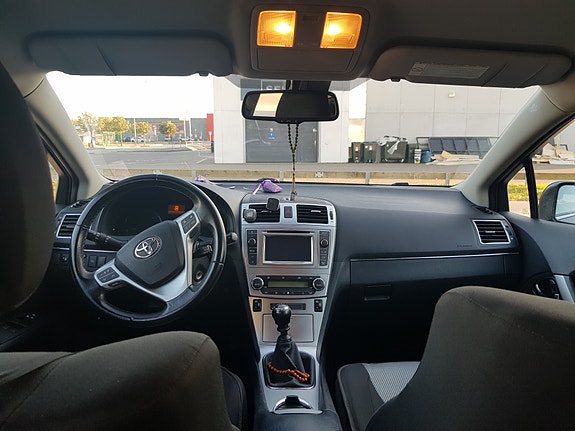 Toyota Avensis 11 of 16