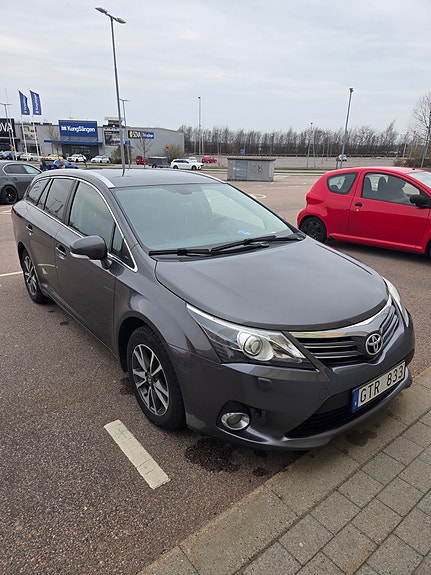 Toyota Avensis 2 of 16