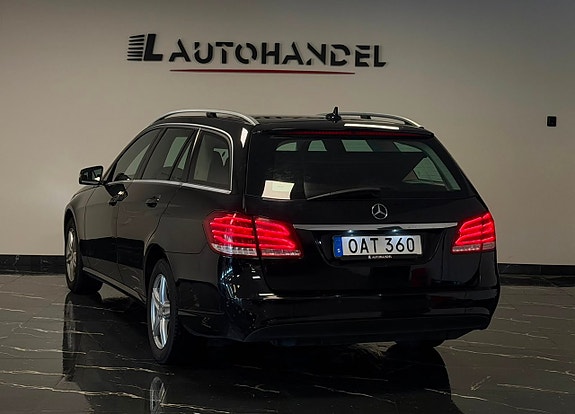 Mercedes-Benz E220 2 of 23