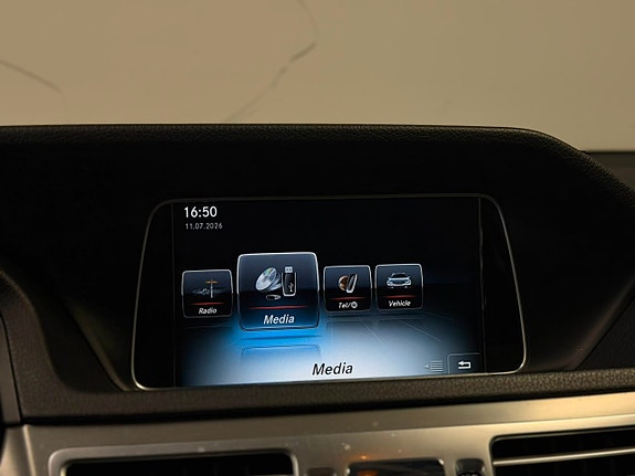 Mercedes-Benz E220 10 of 23