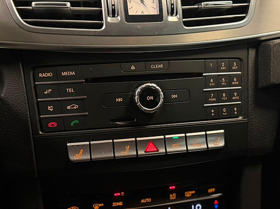 Mercedes-Benz E220 7 of 23