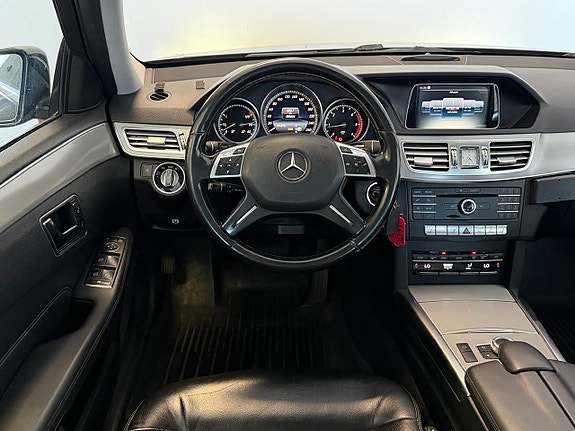Mercedes-Benz E220 21 of 23