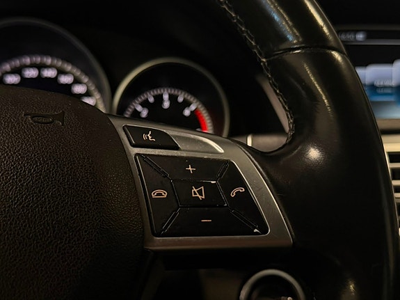 Mercedes-Benz E220 12 of 23