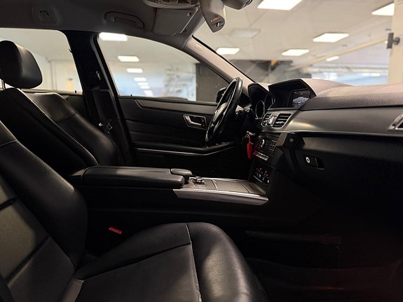 Mercedes-Benz E220 22 of 23