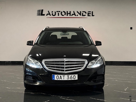 Mercedes-Benz E220 16 of 23