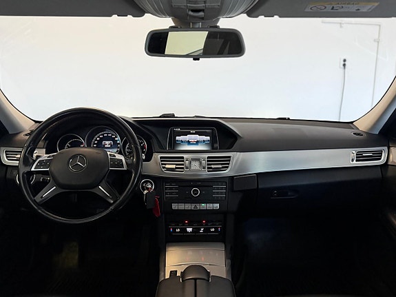 Mercedes-Benz E220 18 of 23