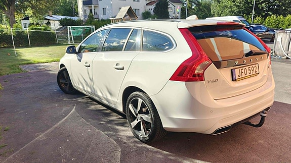 Volvo V60 2 of 26