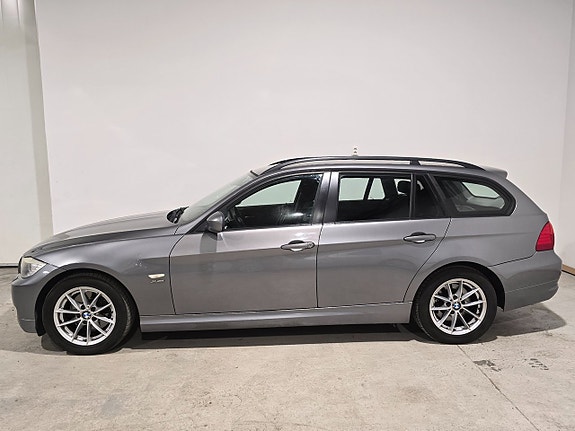 BMW 320d 3 of 5