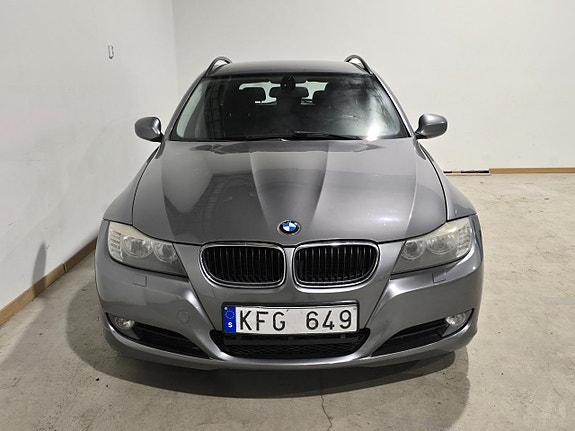BMW 320d 2 of 5