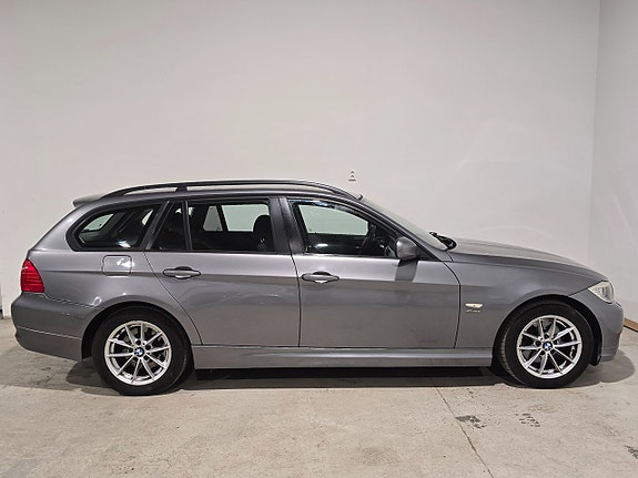 BMW 320d 4 of 5