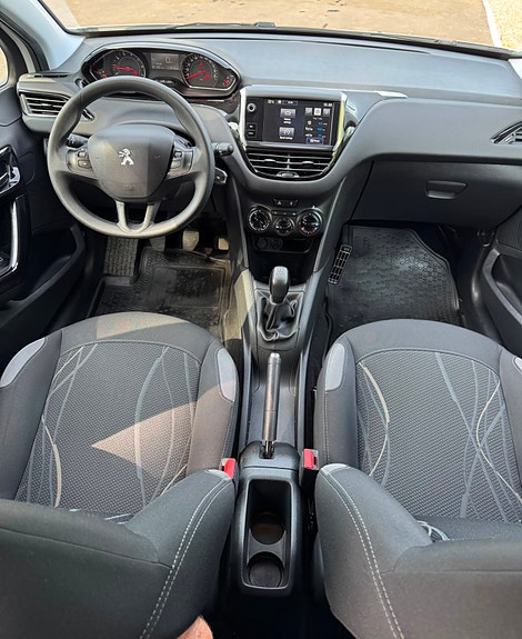 Peugeot 208 7 of 10