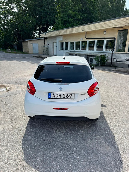 Peugeot 208 5 of 5