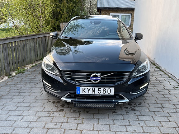 Volvo V60 2 of 5