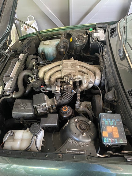BMW 320i 5 of 5