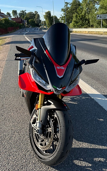 Aprilia RSV4 FACTORY 3 of 5