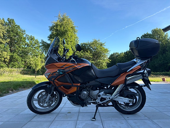 Honda XL1000VA Varadero 3 of 5