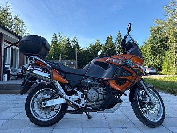 Honda XL1000VA Varadero 4 of 5