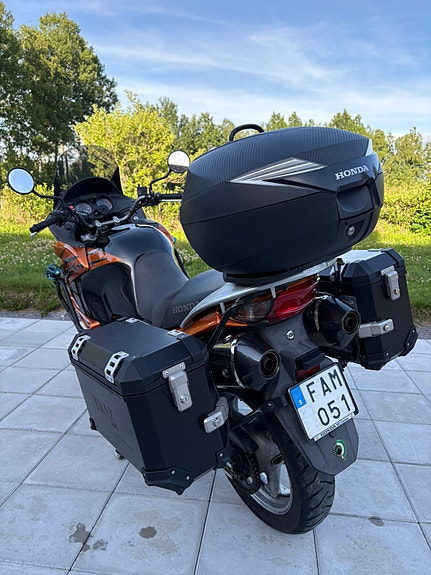 Honda XL1000VA Varadero 2 of 5