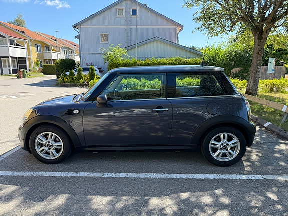 MINI One 2 of 5