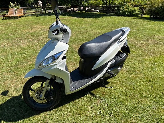 Honda Nsc50wh 2 of 4