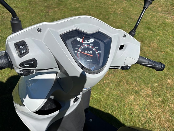 Honda Nsc50wh 3 of 4