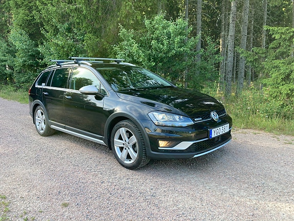 Volkswagen Golf Alltrack 3 of 5