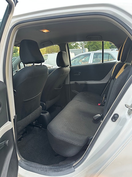 Toyota Yaris 9 of 10