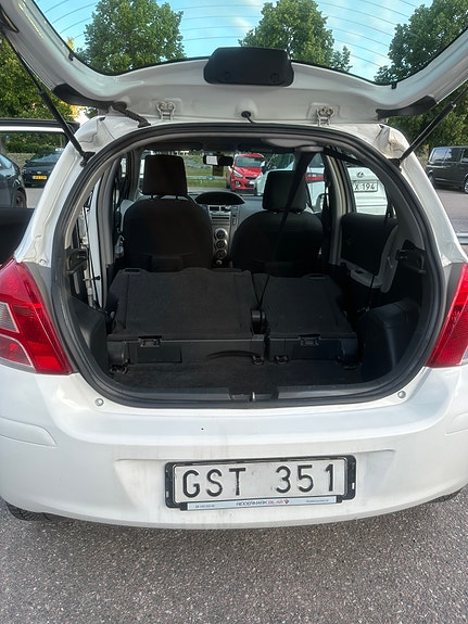 Toyota Yaris 6 of 10