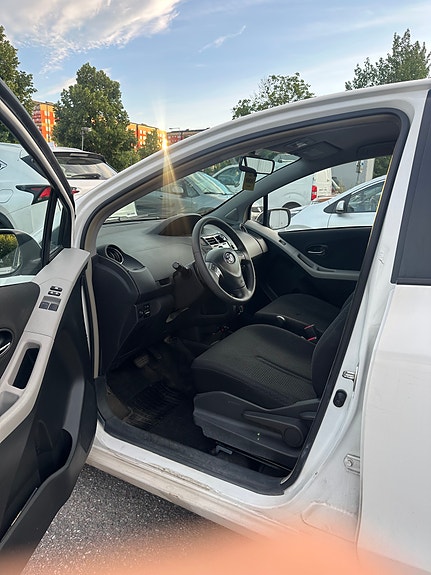Toyota Yaris 8 of 10