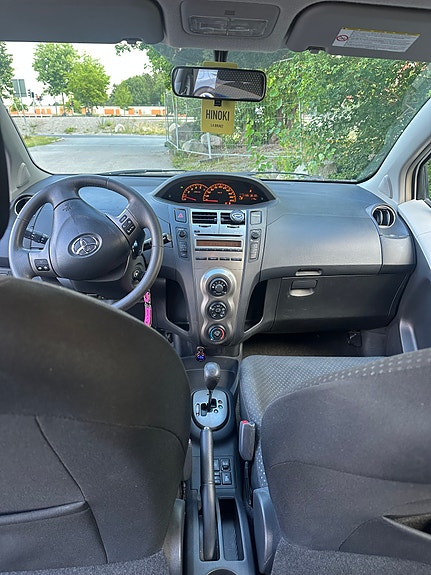 Toyota Yaris 7 of 10