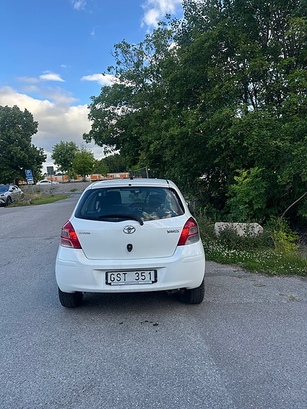 Toyota Yaris 10 of 10