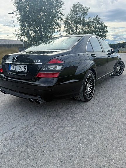 Mercedes-Benz S63 3 of 14