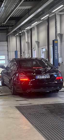 Mercedes-Benz S63 13 of 14
