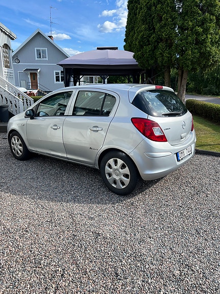 Opel Corsa 2 of 5
