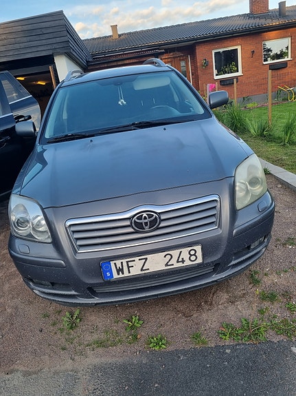 Toyota Avensis 2 of 7