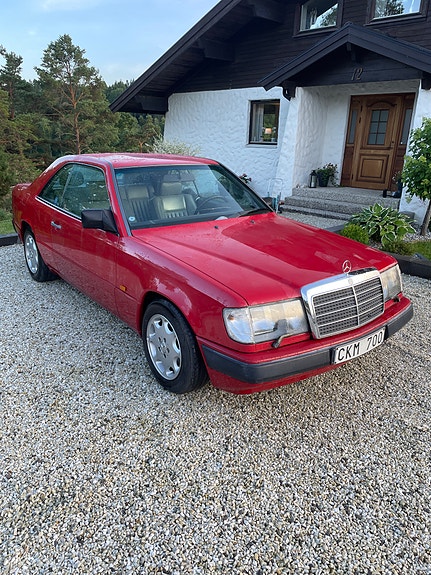 Mercedes-Benz 230 CE 4 of 5