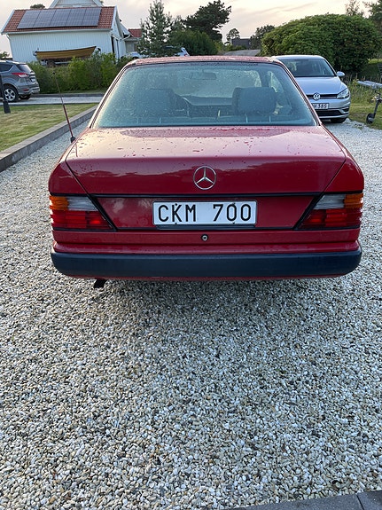 Mercedes-Benz 230 CE 6 of 7