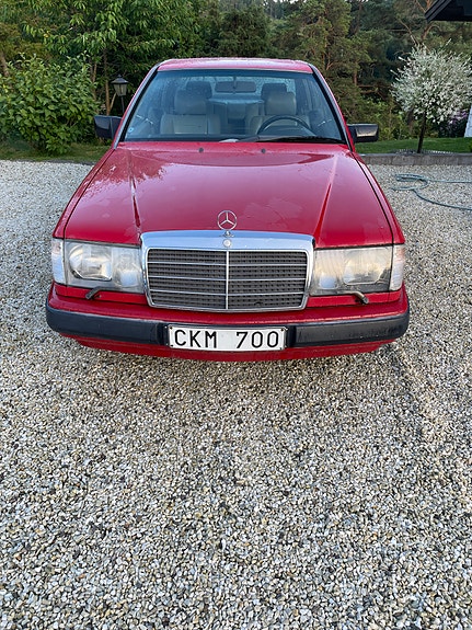 Mercedes-Benz 230 CE 2 of 5