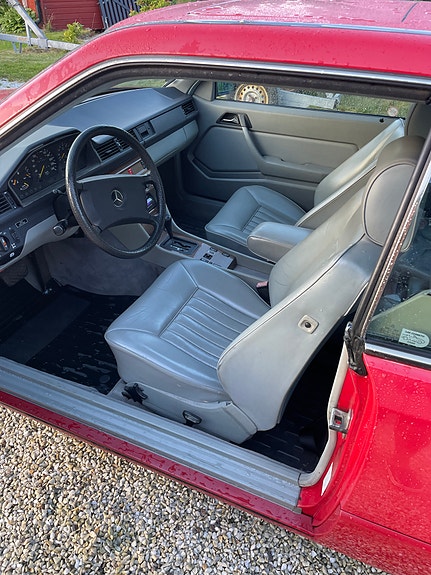 Mercedes-Benz 230 CE 5 of 5