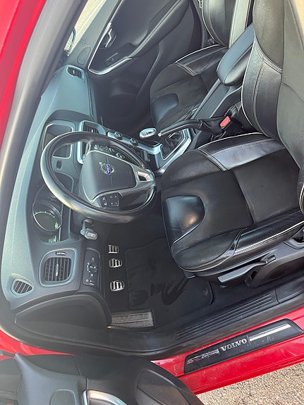 Volvo V40 6 of 8