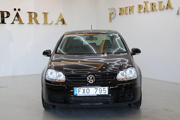 Volkswagen Golf V 2 of 12
